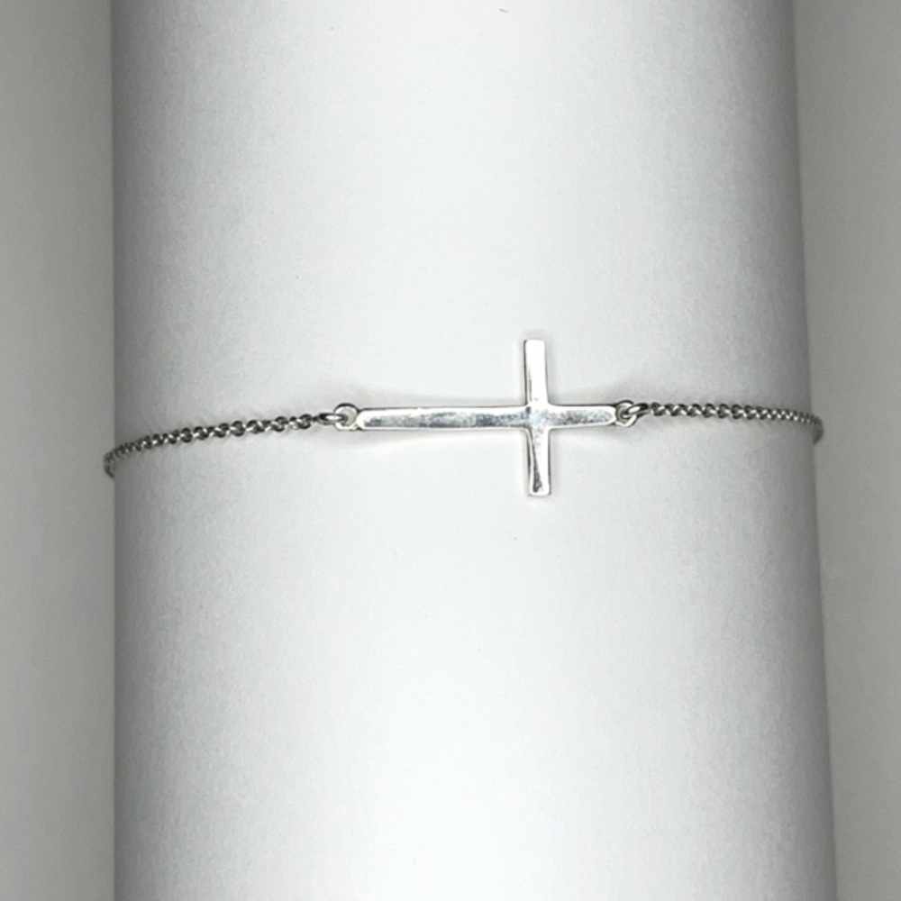 Stella & Dot Interlock Delicate Cross Bracelet